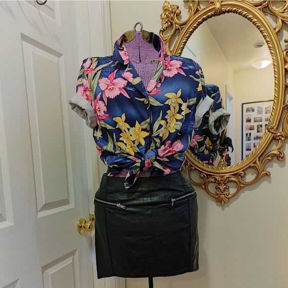 Women's Vintage Floral Shirt - Picture 7 of 8